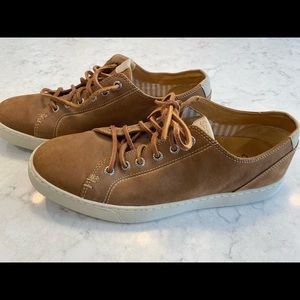 Sperry Gold Cup. Tan suede. Like new.